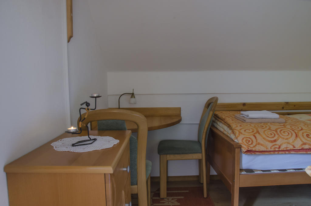 Miskar Rooms Cerknica Zimmer foto