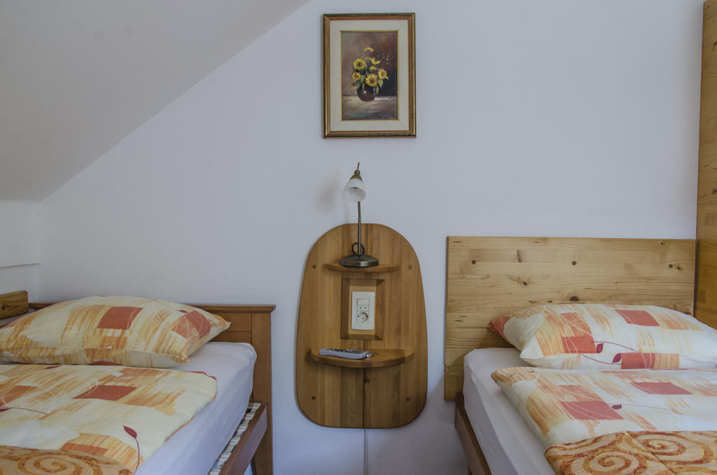 Miskar Rooms Cerknica Exterior foto