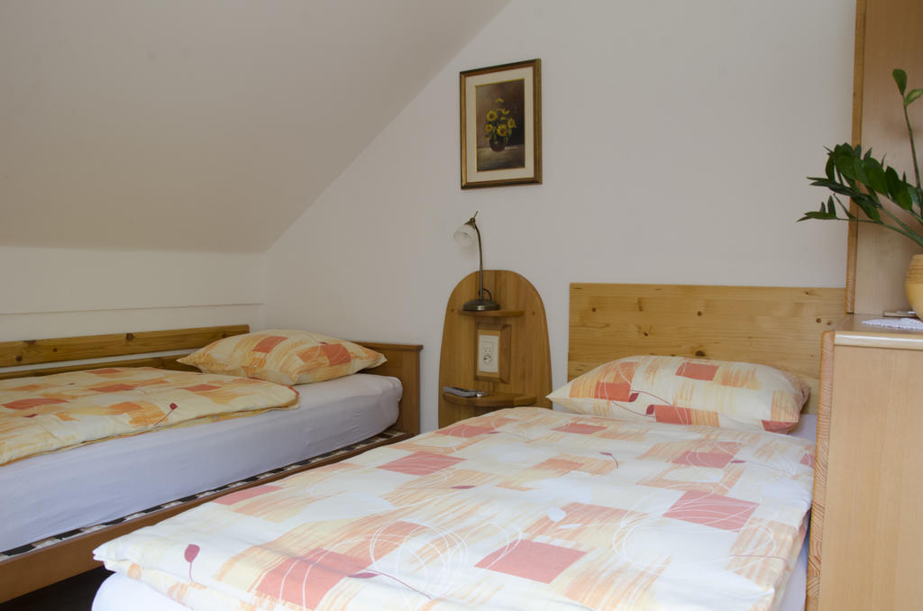 Miskar Rooms Cerknica Zimmer foto