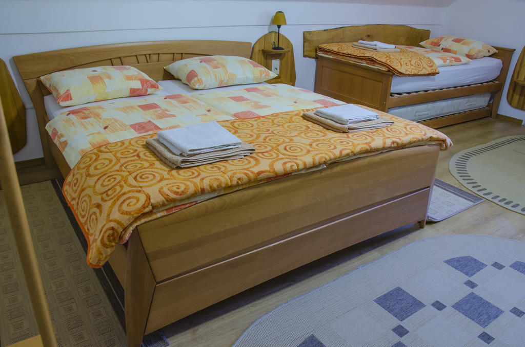 Miskar Rooms Cerknica Zimmer foto